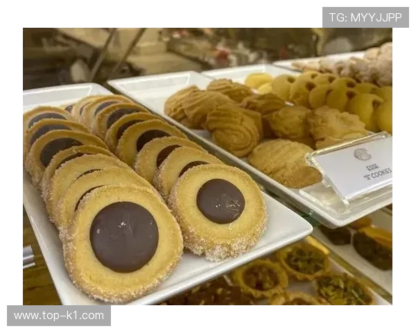 唐佳豪出门一身名牌，连快餐都得配专属甜点？