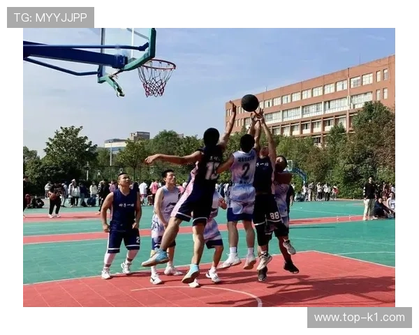 篮球比赛中球卡篮筐规则的具体判罚与球权归属解析